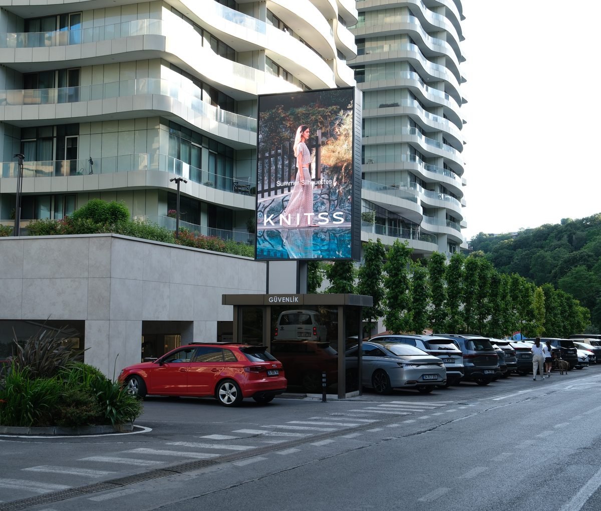 NOX Media ekranında Knitss kampanyası, Acarkent girişi