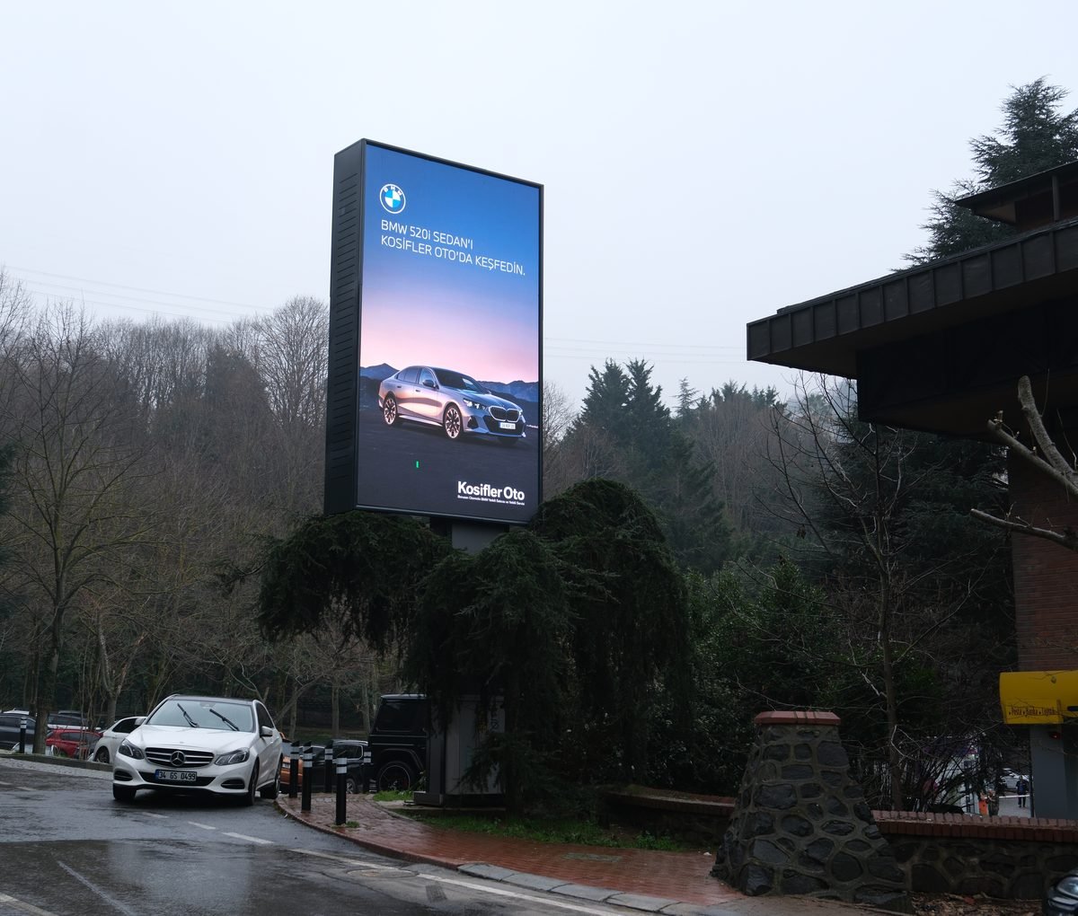 BMW · Kosifler Oto kampanyası, NOX Media ekranı
